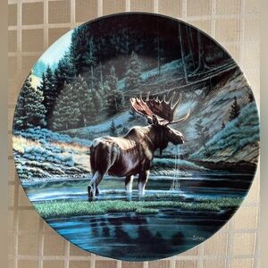 Canadiana Moose Home Decor Wall Plate. World wildlife fund. WWF. Canada